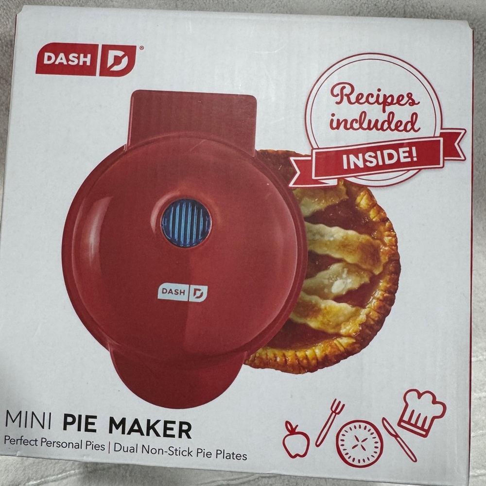 Dash Red Mini Pie Maker